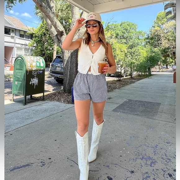 Victoria’s Secret Pinstripe Lace Boxer Shorts. Size: Small. Excellent condition - Picture 3 of 9